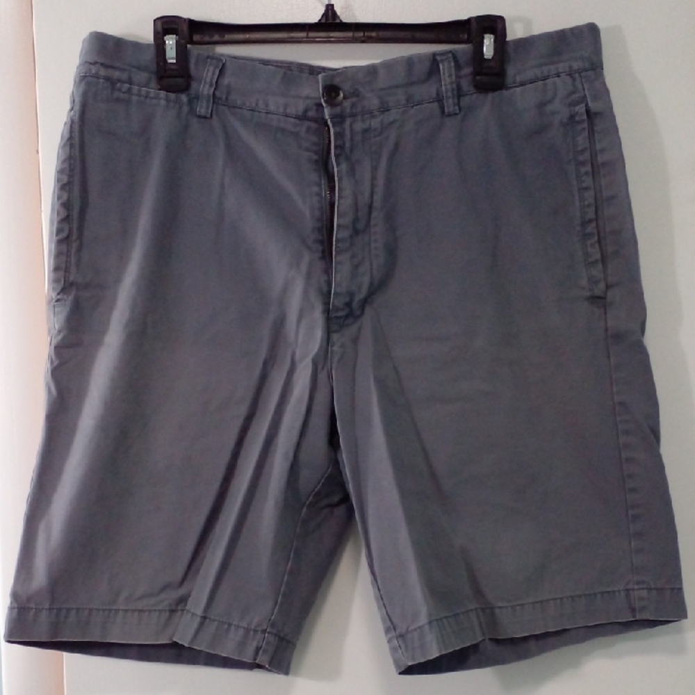 Izod Men's Charcoal Flat Front Shorts